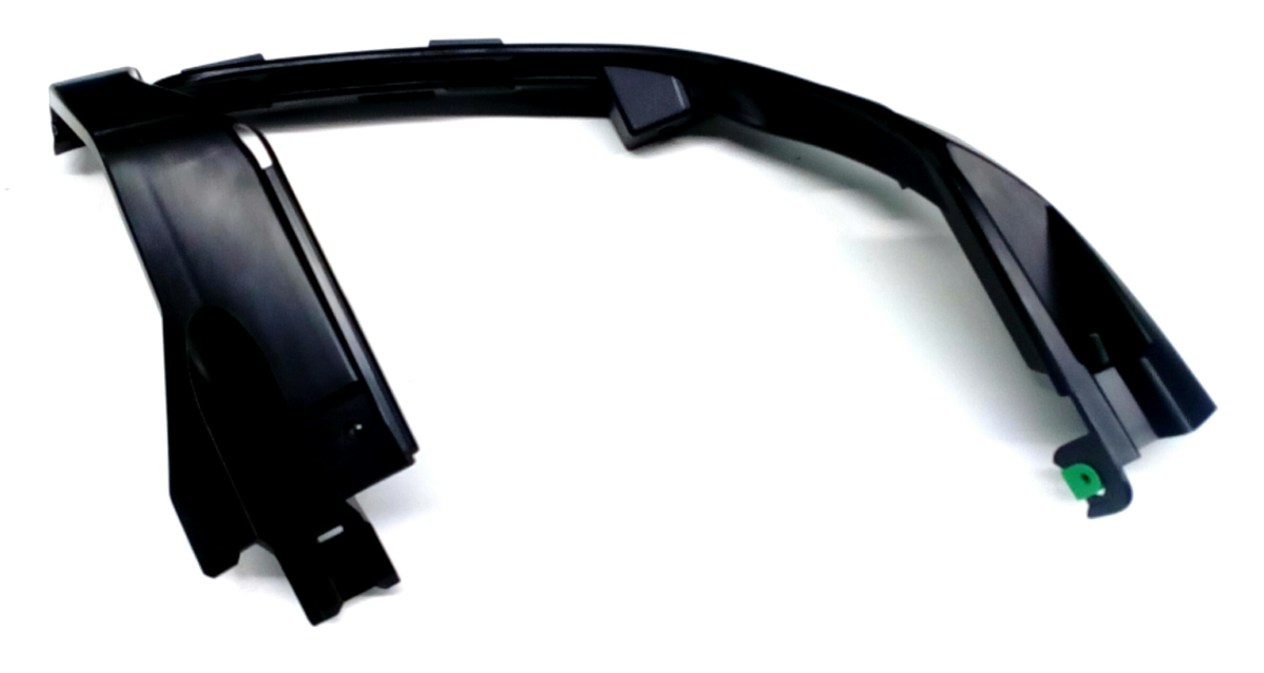 Volvo V90CC Arka Sağ Tampon Egzoz Kalıp Braketi 31663027