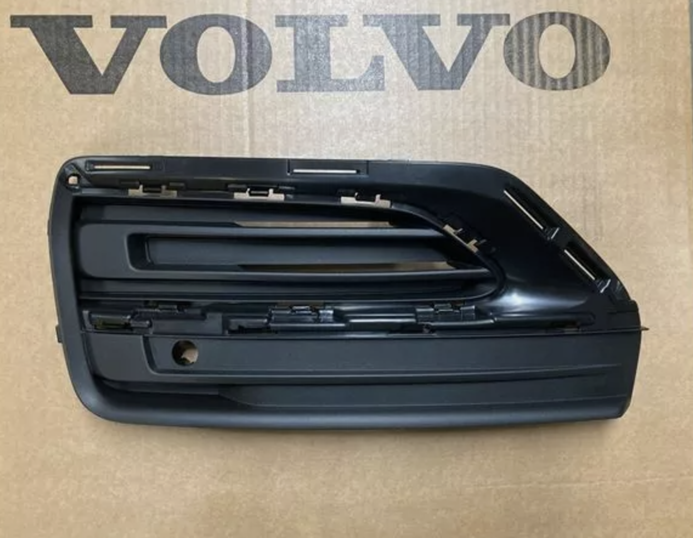 Volvo XC90 Ön Sol Tampon Izgarası 32345469