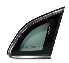 VOLVO V40 Arka Sağ Kelebek Camı 31386779