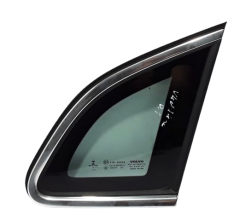 VOLVO V40 Arka Sağ Kelebek Camı 31386779