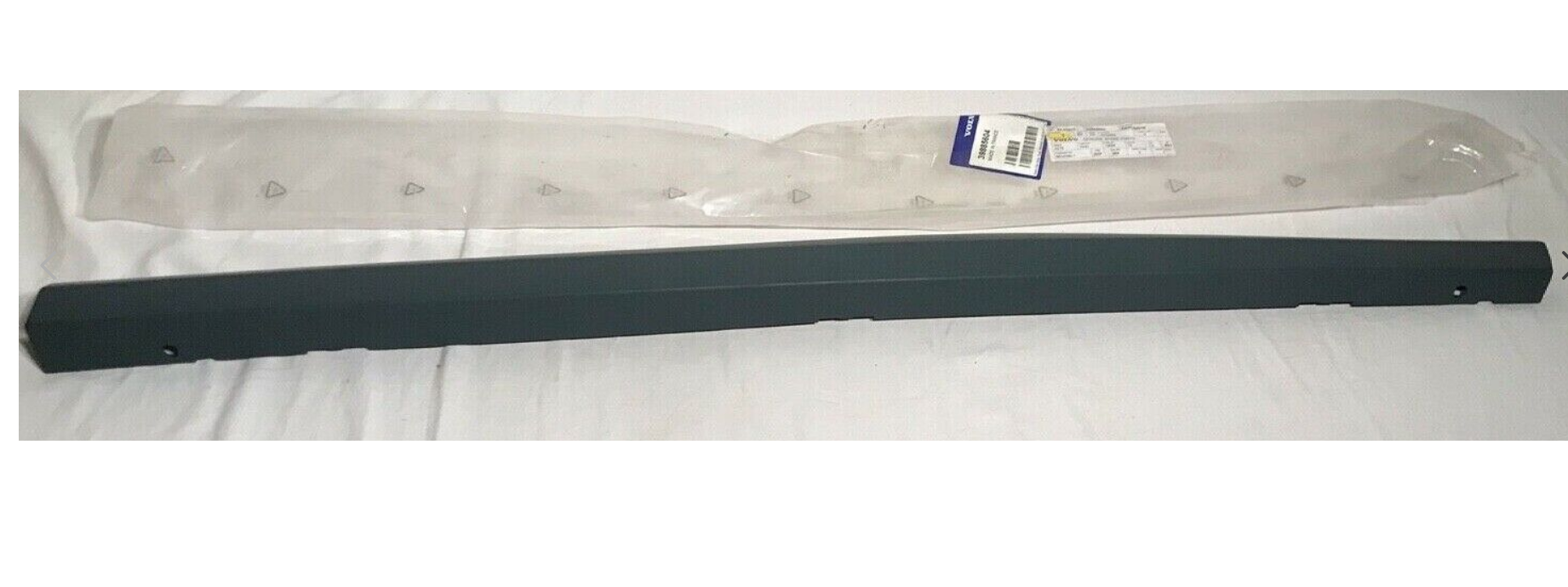 VOLVO V70 S80 Ön Sağ Kapı Çıtası Alt 39885604